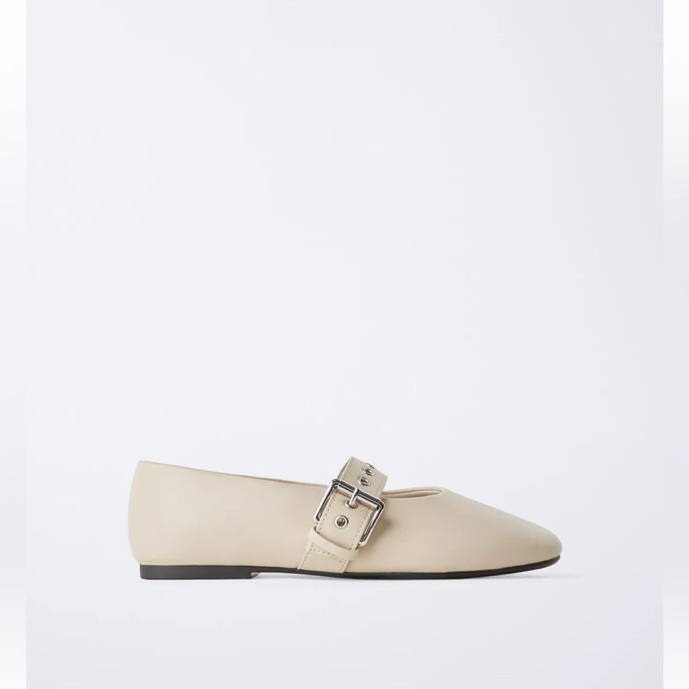 ZARA BUCKLE BALLET FLATS
Color: Off white * Size: 37 (6.5)